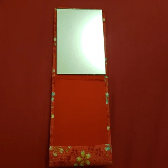 Compact Mirror - Picture 2 of 4